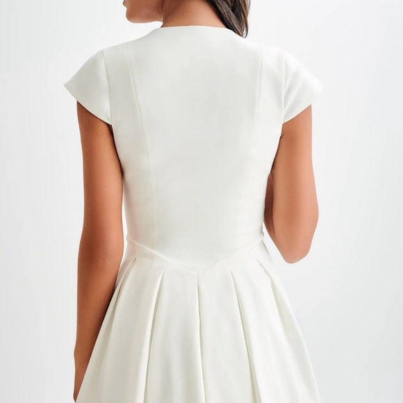 Meshki Keely White Dress NEW WITH TAG! Make an offer 🤗✨ - Picture 3 of 5